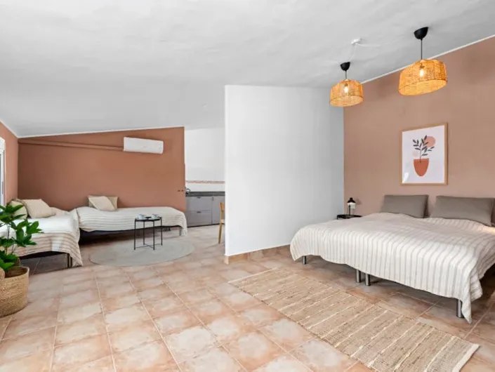 Image No.11-10 Bed Hotel for sale