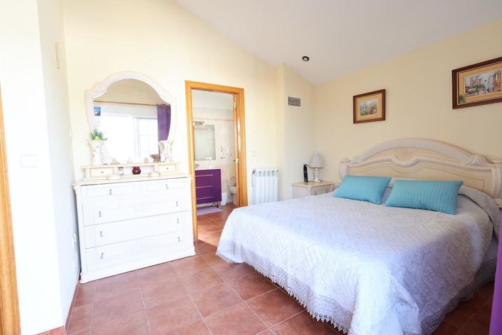 Image No.18-4 Bed Villa for sale