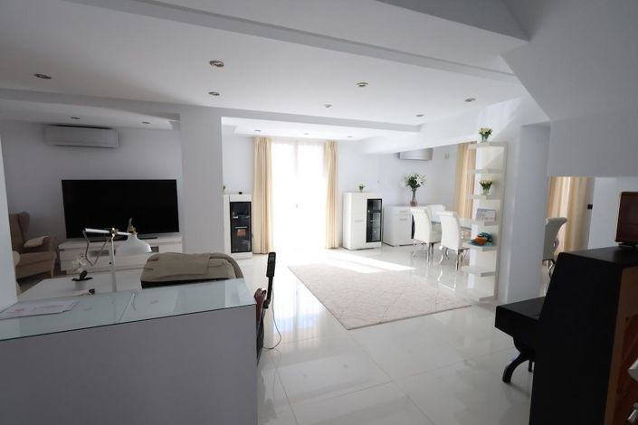 Image No.11-4 Bed Villa for sale