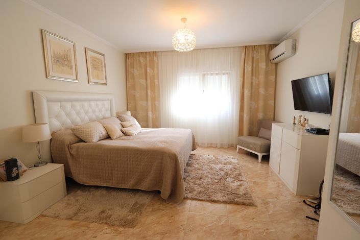 Image No.15-5 Bed Villa for sale