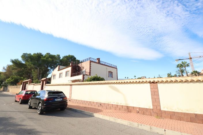 Image No.40-5 Bed Villa for sale