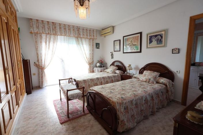 Image No.14-5 Bed Villa for sale