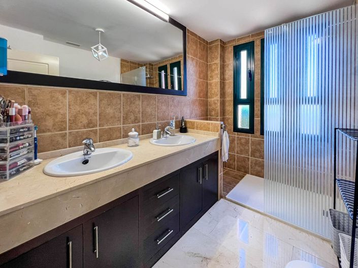 Image No.32-3 Bed Apartment for sale