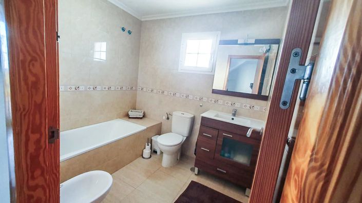 Image No.20-3 Bed Villa for sale