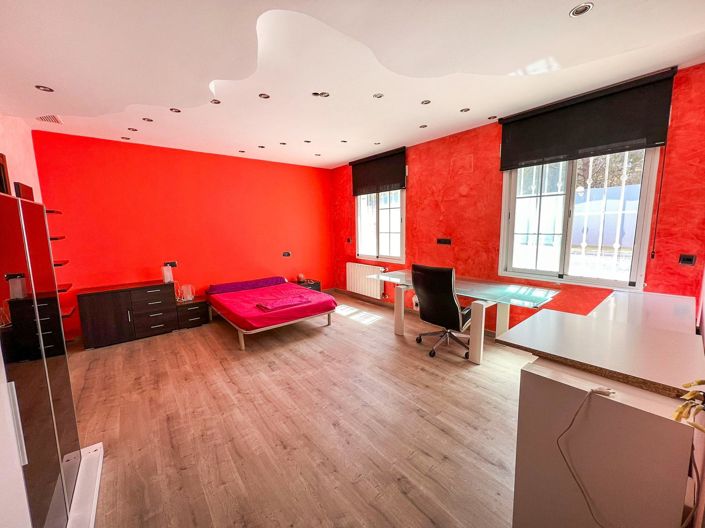 Image No.20-Villa de 16 chambres à vendre à L'Alfas del Pi