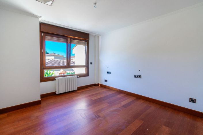 Image No.35-4 Bed Villa for sale