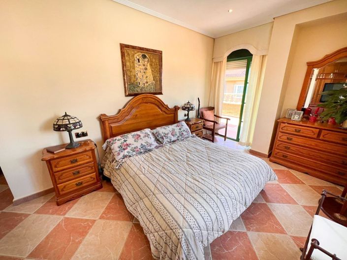 Image No.18-8 Bed Villa for sale