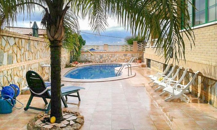 Image No.3-8 Bed Villa for sale
