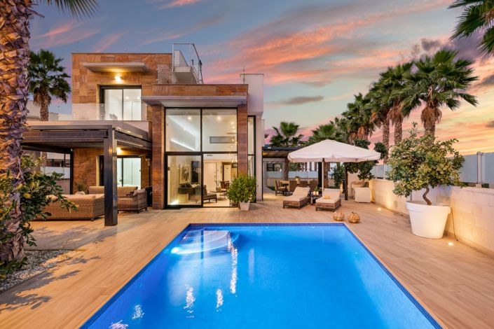Image No.3-5 Bed Villa for sale