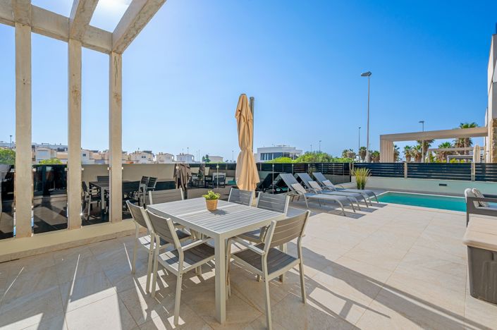 Image No.42-4 Bed Villa for sale