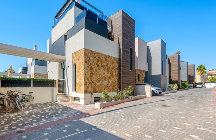 Image No.43-4 Bed Villa for sale