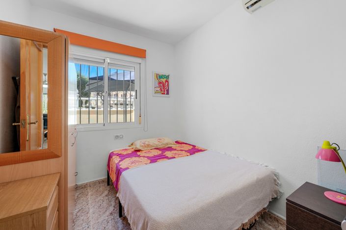 Image No.13-3 Bed Townhouse for sale