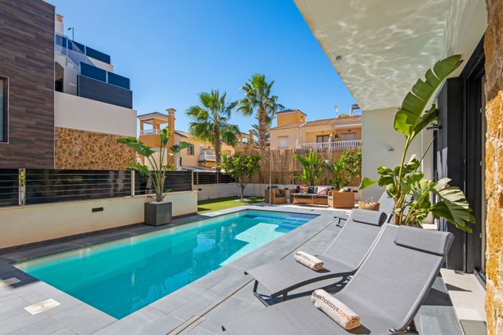 Image No.8-4 Bed Villa for sale