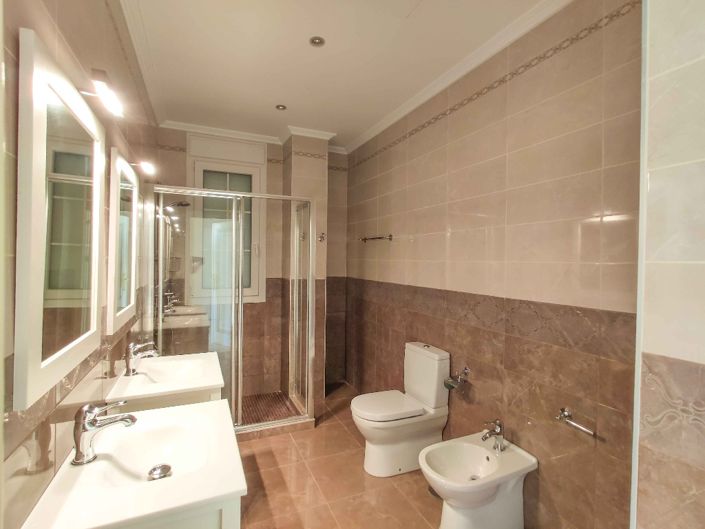 Image No.15-6 Bed Villa for sale