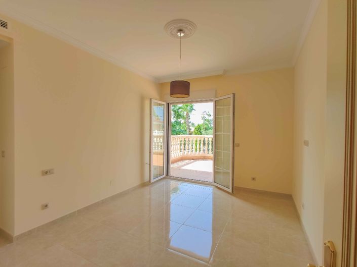 Image No.19-6 Bed Villa for sale