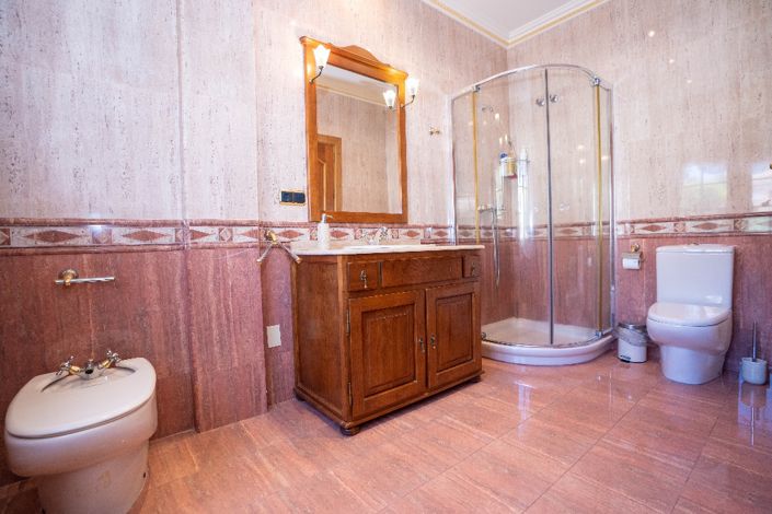 Image No.37-7 Bed Villa for sale