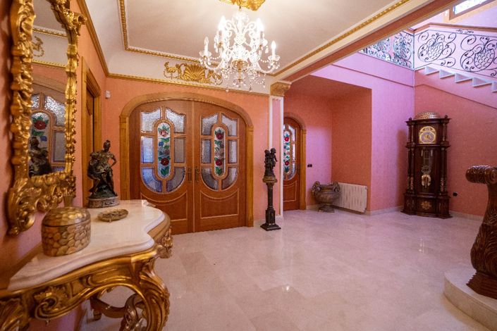 Image No.8-7 Bed Villa for sale