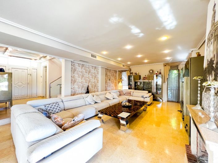 Image No.3-5 Bed Villa for sale