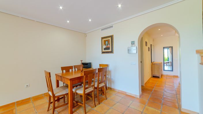 Image No.13-3 Bed Townhouse for sale