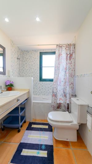 Image No.40-3 Bed Townhouse for sale