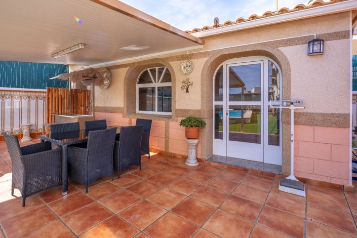Image No.3-6 Bed Villa for sale
