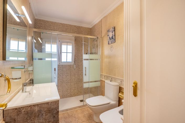 Image No.32-6 Bed Villa for sale