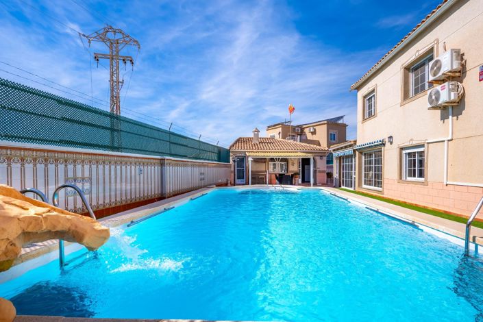 Image No.40-6 Bed Villa for sale