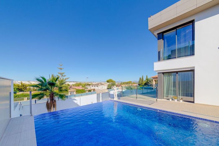 Image No.3-3 Bed Villa for sale