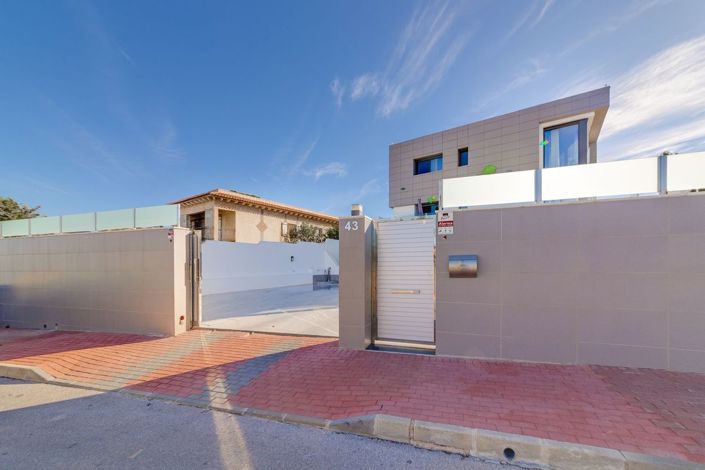 Image No.10-3 Bed Villa for sale