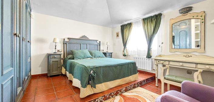 Image No.40-5 Bed Villa for sale
