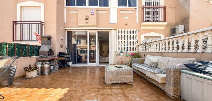 Image No.15-2 Bed Townhouse for sale