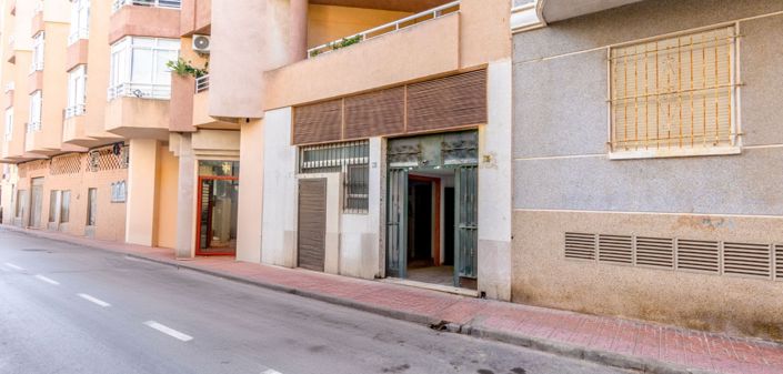 Image No.32-1 Bed Commercial for sale