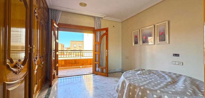 Image No.24-6 Bed Duplex for sale
