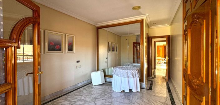 Image No.25-6 Bed Duplex for sale