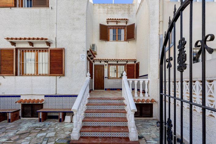 Image No.7-6 Bed Villa for sale