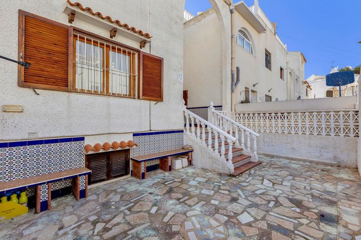 Image No.8-6 Bed Villa for sale