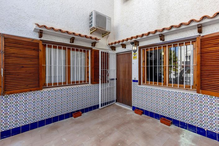 Image No.9-6 Bed Villa for sale