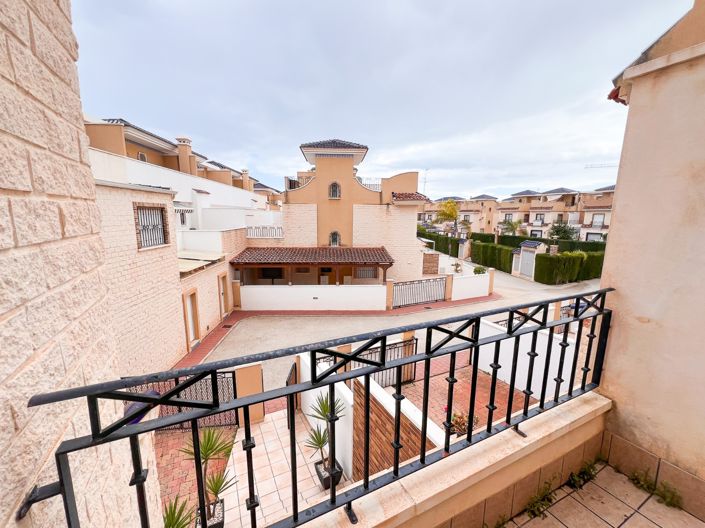 Image No.26-3 Bed Townhouse for sale