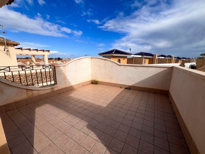 Image No.38-3 Bed Townhouse for sale