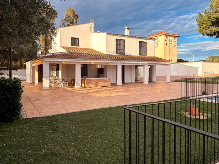 Image No.4-4 Bed Villa for sale