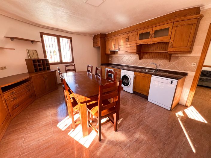 Image No.21-6 Bed Townhouse for sale