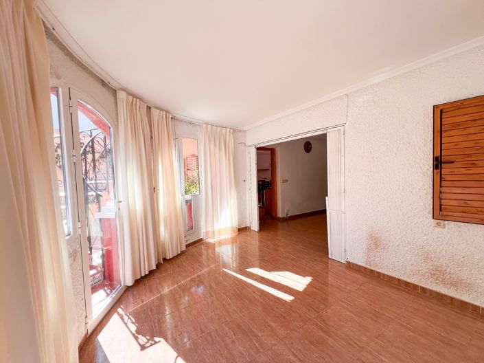 Image No.27-6 Bed Townhouse for sale