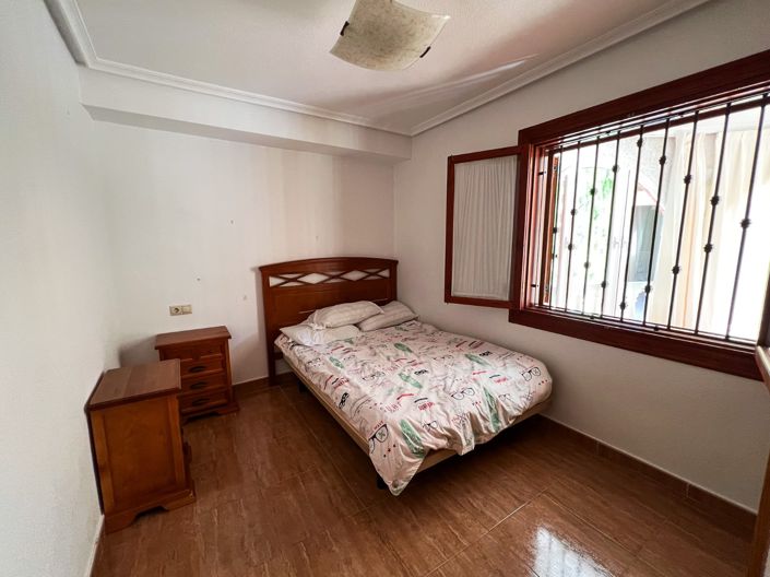 Image No.30-6 Bed Townhouse for sale