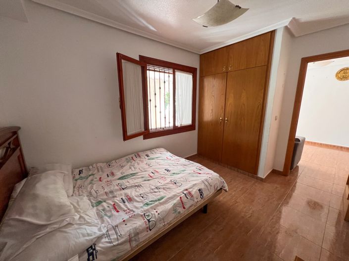 Image No.31-6 Bed Townhouse for sale