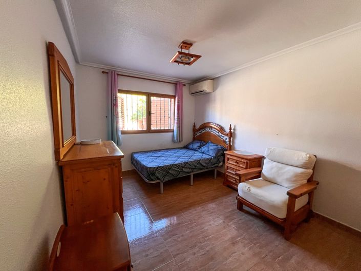 Image No.33-6 Bed Townhouse for sale
