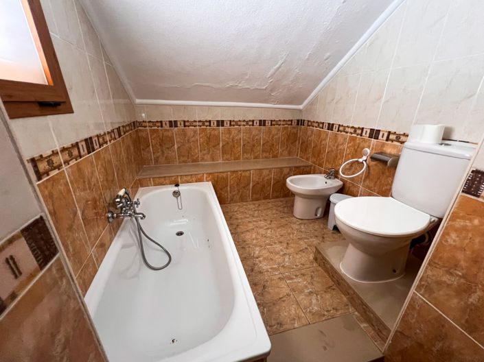 Image No.39-6 Bed Townhouse for sale
