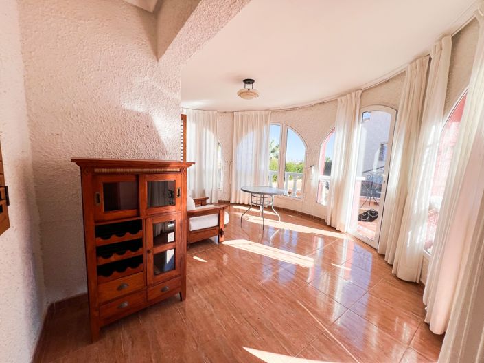 Image No.43-6 Bed Townhouse for sale