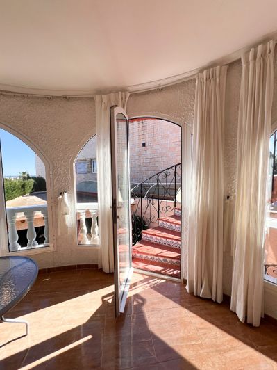 Image No.44-6 Bed Townhouse for sale