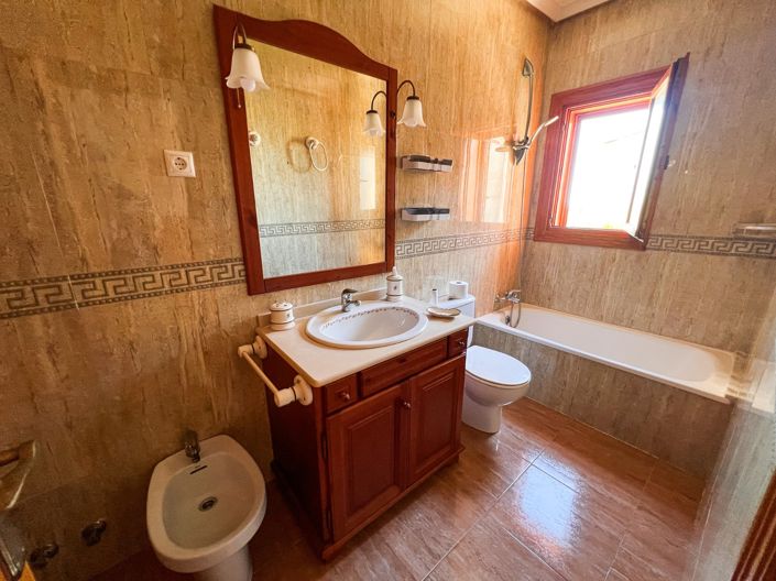 Image No.49-6 Bed Townhouse for sale