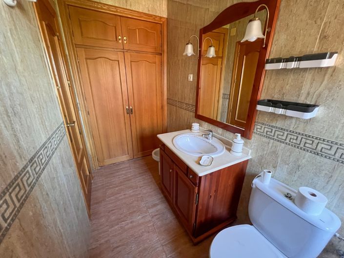 Image No.50-6 Bed Townhouse for sale